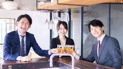 表彰式や納会といった社内イベントも大画面で！テレビ会議LoopGateの有効活用法！！